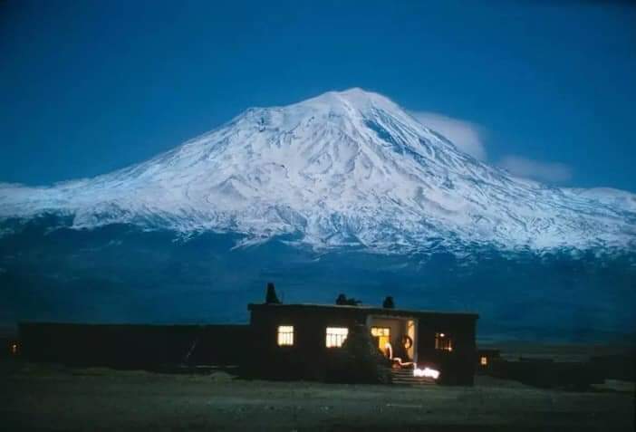 Ara Güler'in çekimi, Ve müthiş atmosferiyle Ağrı Dağı, 1988.