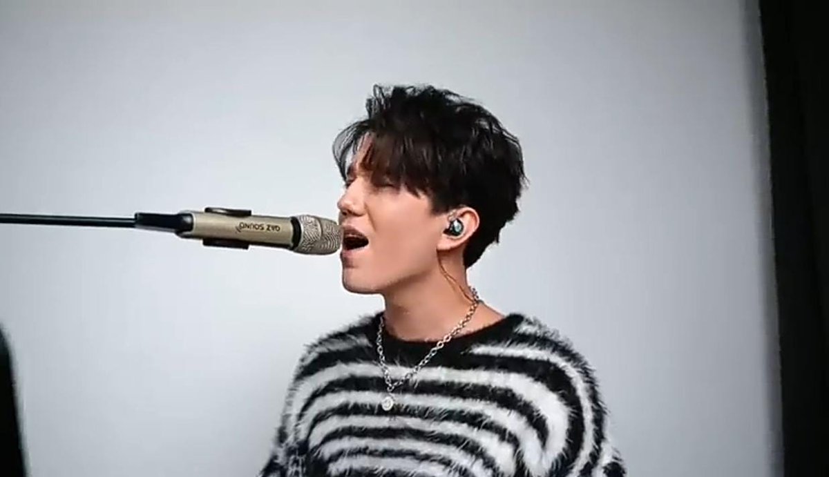 @Dunyasha55 @qdears2020 @Fanclub_phoenix @dimash_official You are a complete artist who always leaves a mark, thank you for being unforgettable. KAZAKH NIGHTINGALE #WhenIveGotYou #DimashConcertBudapest