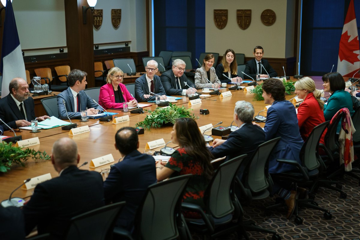 Célébrons les relations entre le Canada et la France! 🇨🇦🇫🇷 Ensemble, nous renforçons nos économies et consolidons notre amitié en tant que partenaires sur la scène internationale. Une rencontre exceptionnelle avec @GabrielAttal et sa délégation, à Ottawa, ce matin.