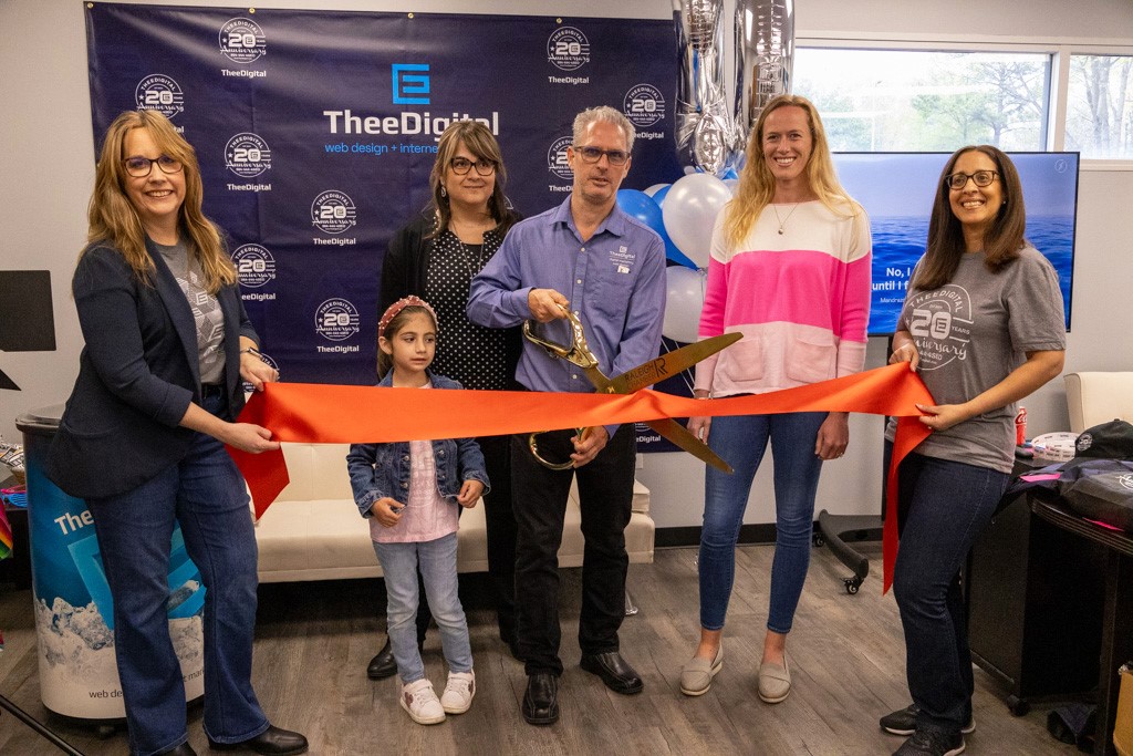 Congratulations @TheeDigital on a successful ribbon cutting! #WelcometotheChamber