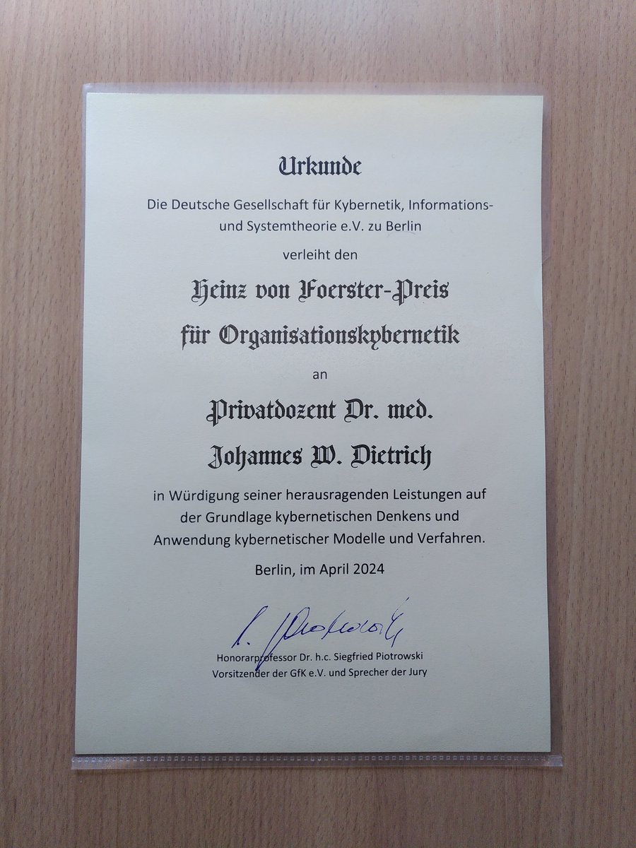 Die Deutsche Gesellschaft für #Kybernetik, Informations- und #Systemtheorie hat Peter K. Fleissner und mir den Heinz von Foerster-Preis verliehen.

Ich danke meinen Lehrer:innen und Kooperationspartner:innen, die meine Arbeit im Laufe der letzten 30 Jahre möglich gemacht haben.