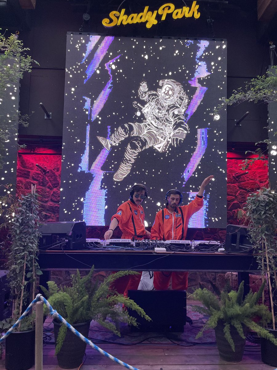 Moon Junkies tweet media