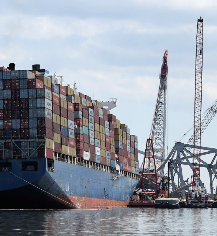 Governor Wes Moore updates on efforts to clear Fort McHenry channel & restore Port of Baltimore operations after Francis Scott Key Bridge collapse. Temporary channels open, federal support sought for reconstruction. ow.ly/soAl50ReqCa