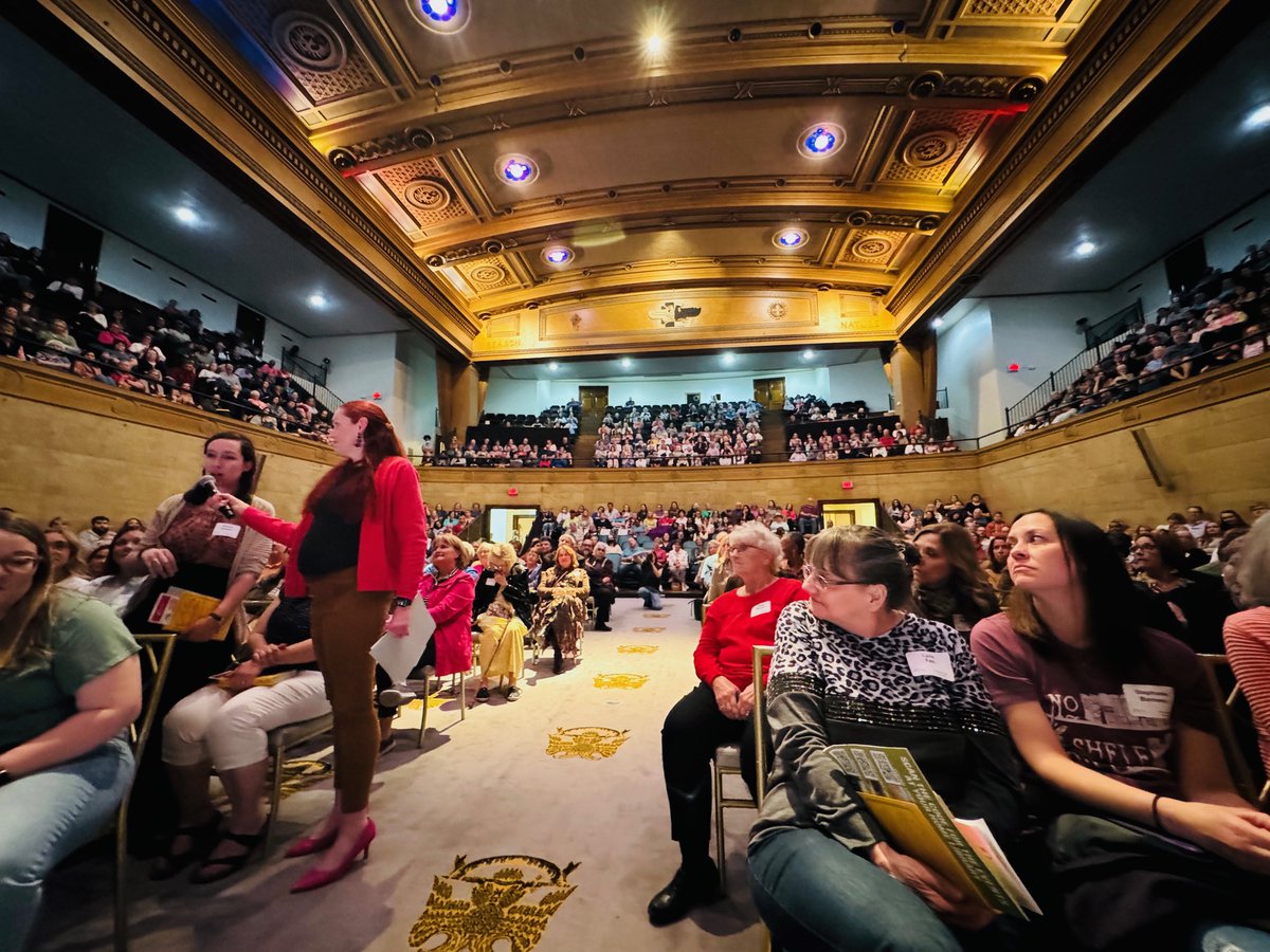 Thanks for coming out last night in Des Moines. It was a packed house! Read “The Secret Lives of Booksellers and Librarians.” bit.ly/3SuKEVW