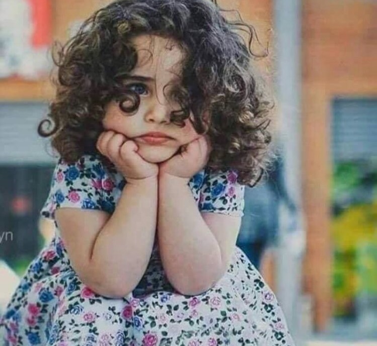 لا .. لا .. تقل: هذا أنـا
                  حظي الشقاءُ وكل أيامي عنا
هيا ابتسم، إن الحياة جميلةٌ
                 وغداً تزورك كل ألوان المنى  (م)

#جماليات 
#مساء_الخير