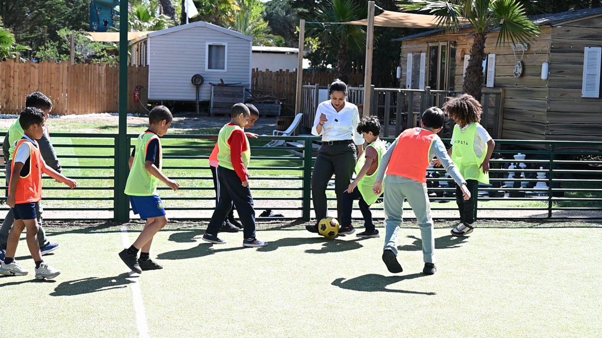 Tous les enfants doivent avoir la possibilité de partir en vacances ! Visite du centre de loisirs « Poséidon » à la Grande-Motte pour inaugurer le Pass Colo, qui aide les familles à payer des séjours en colonie de vacances pour leurs enfants de 11 ans.