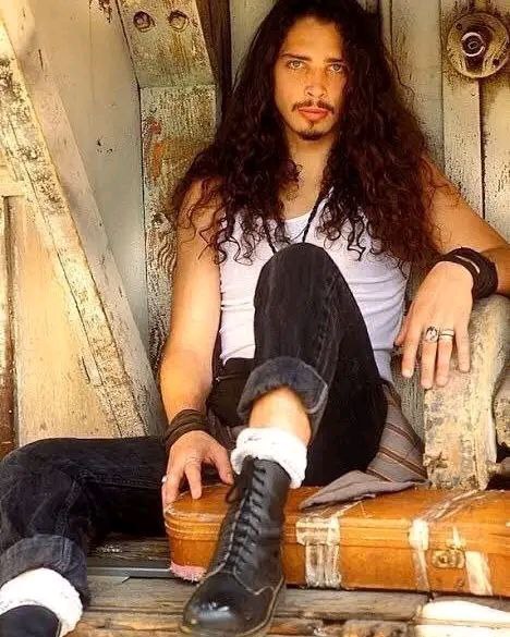 #CHRISCORNELL
FTM 
A female deceiver. This girl fooled us all her life.