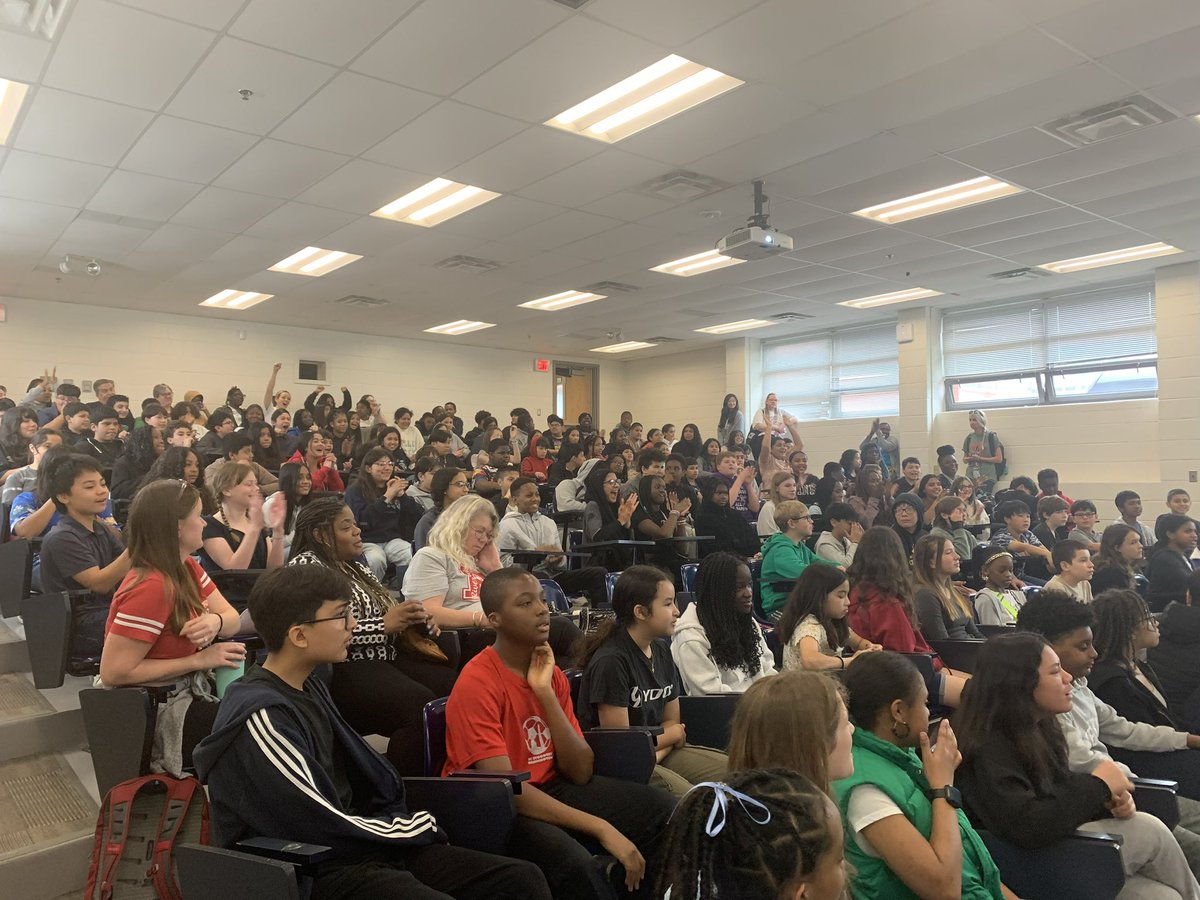 Carl Sandburg Middle School tweet media