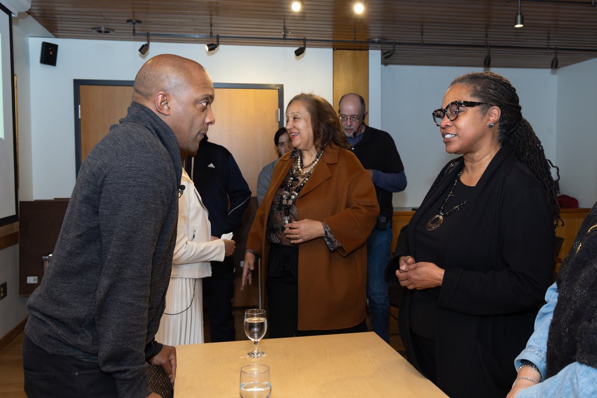 During @IARA_HKS's recent IOP forum event, artist Hank Willis Thomas discussed several of his works including The Embrace: 'I wish more artists saw themselves as political operatives, and I wish more political operatives saw themselves as artist.' ⤵️ thecrimson.com/article/2024/4…