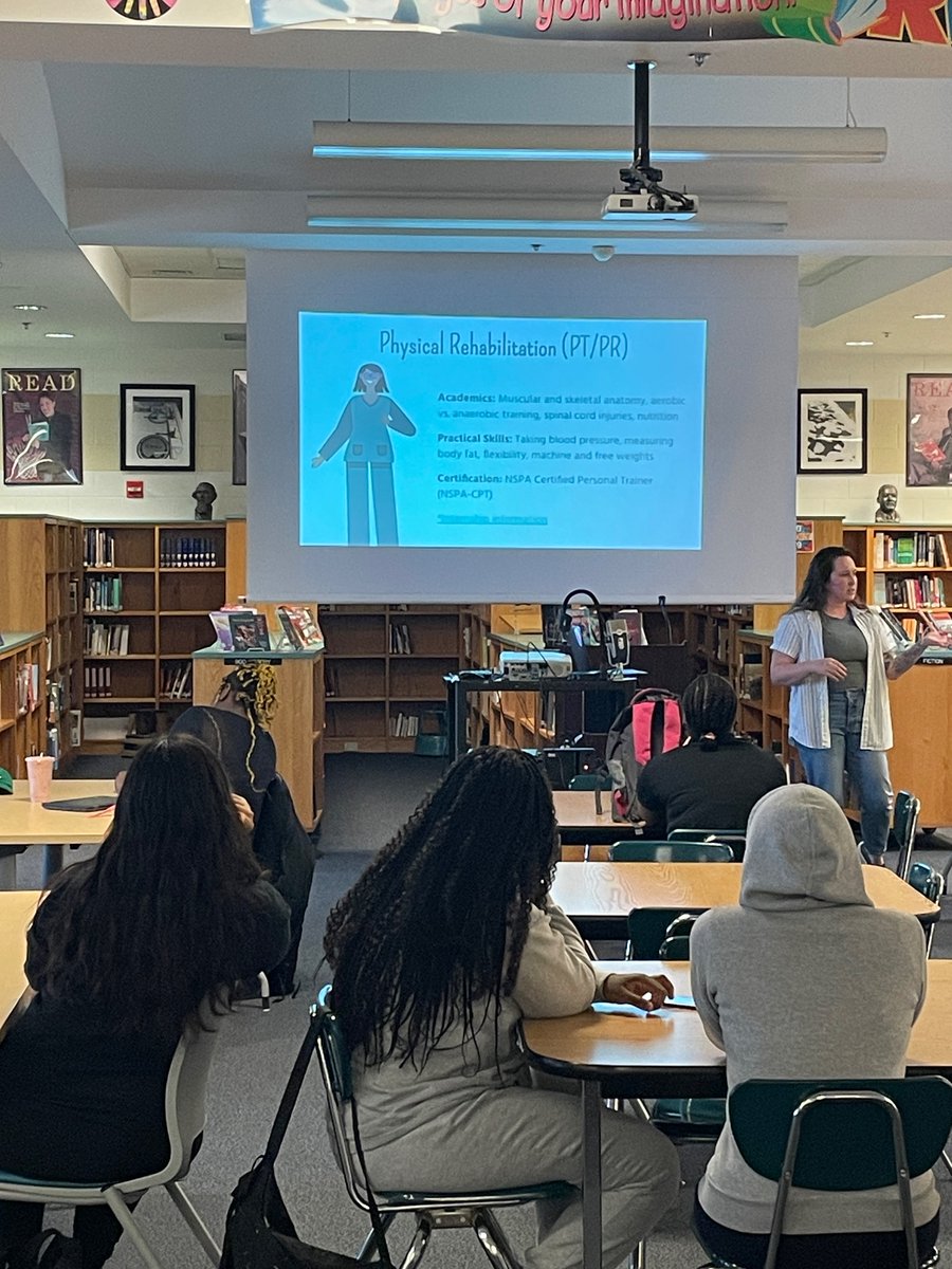 JFKAcademies's tweet image. Healthcare Professions Panel Meet & Greet; presenting to current Structures & Functions students picking their tracks for next year