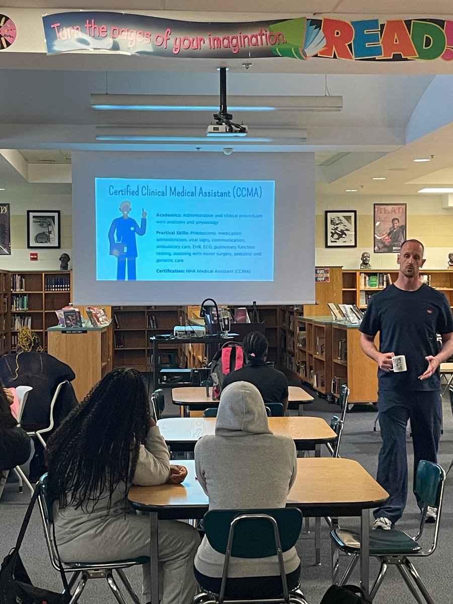 JFKAcademies's tweet image. Healthcare Professions Panel Meet & Greet; presenting to current Structures & Functions students picking their tracks for next year