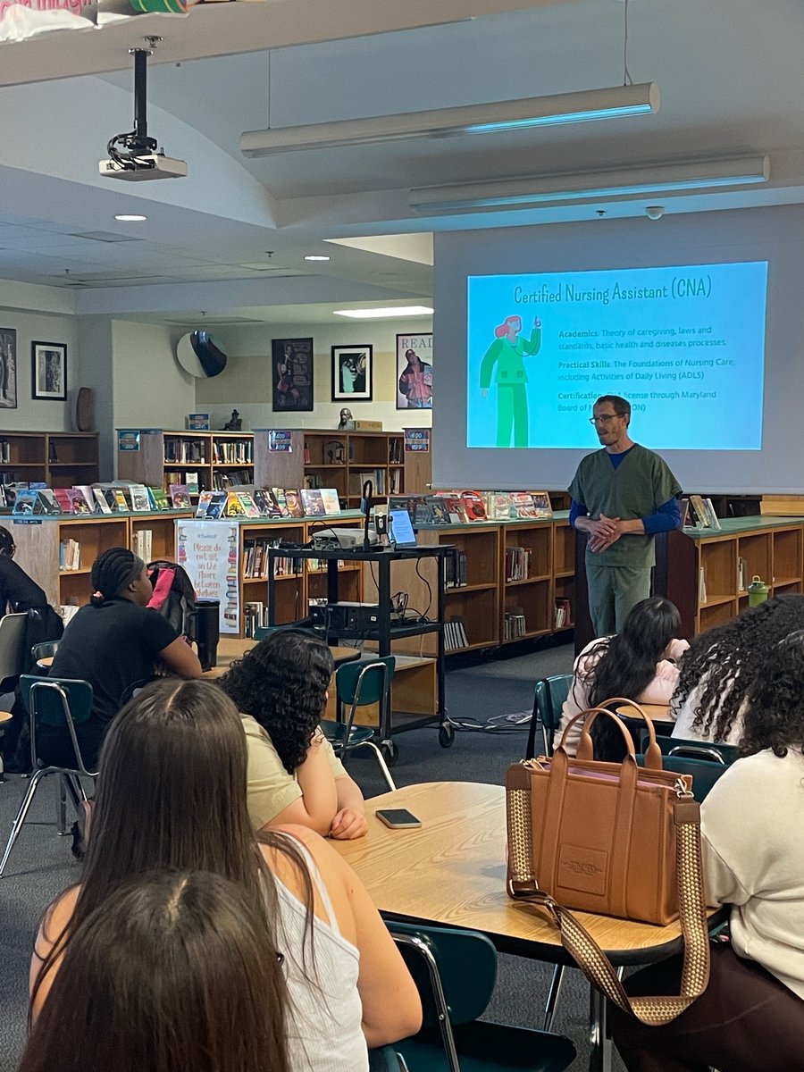 JFKAcademies's tweet image. Healthcare Professions Panel Meet & Greet; presenting to current Structures & Functions students picking their tracks for next year