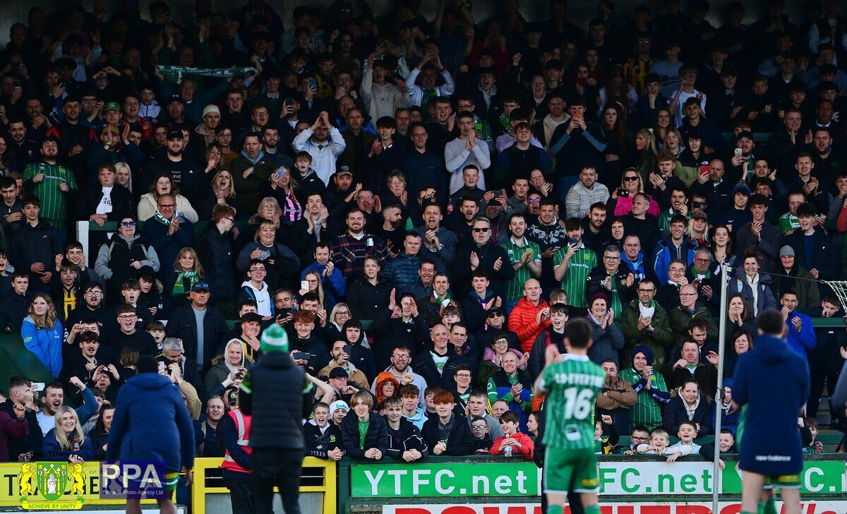 🟢 Yeovil Town will win the National League South title tonight if they gain a point against Truro City. 

📷 - @YTFC 

#YTFC🟢