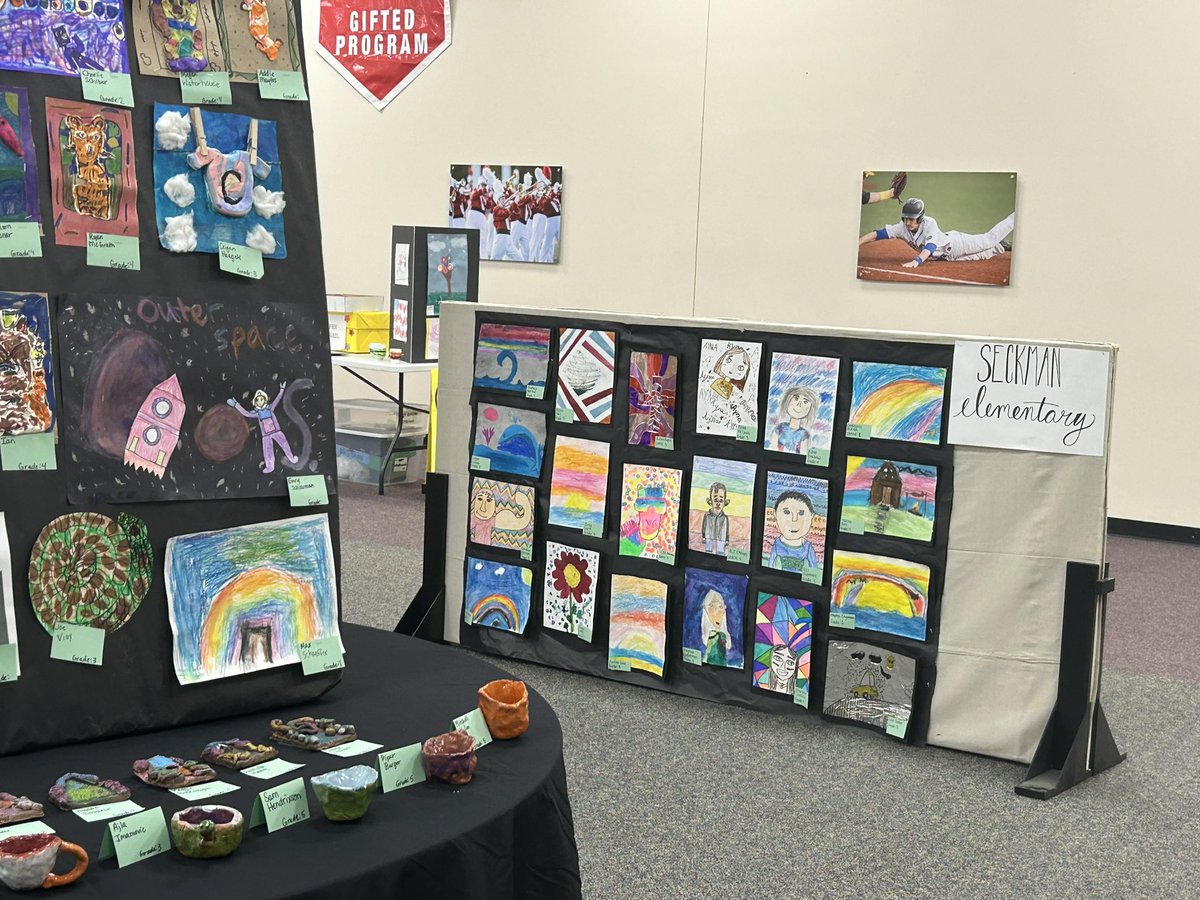 Don’t forget about our elementary art show tonight at the Service Center 5-7!🎨🖼️