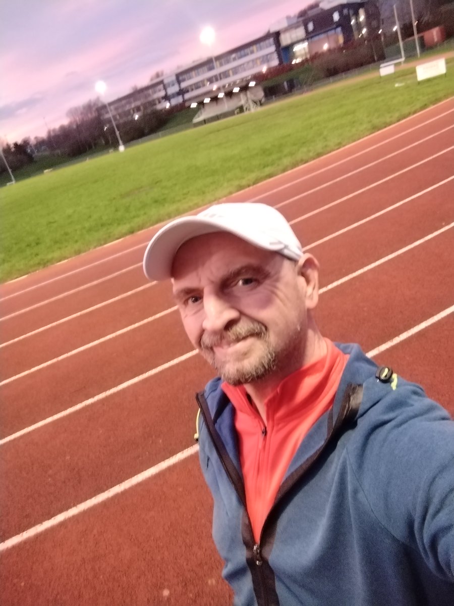 In only 10 days, Dan will be running the @LondonMarathon in support of Horatio’s Garden! 🏃‍♂️ Motivated by his father's experience as a beneficiary of Horatio’s Garden Midlands, we are so grateful to Dan for deciding to run for us 🌻 Learn more here ow.ly/XBtl50Rccfr