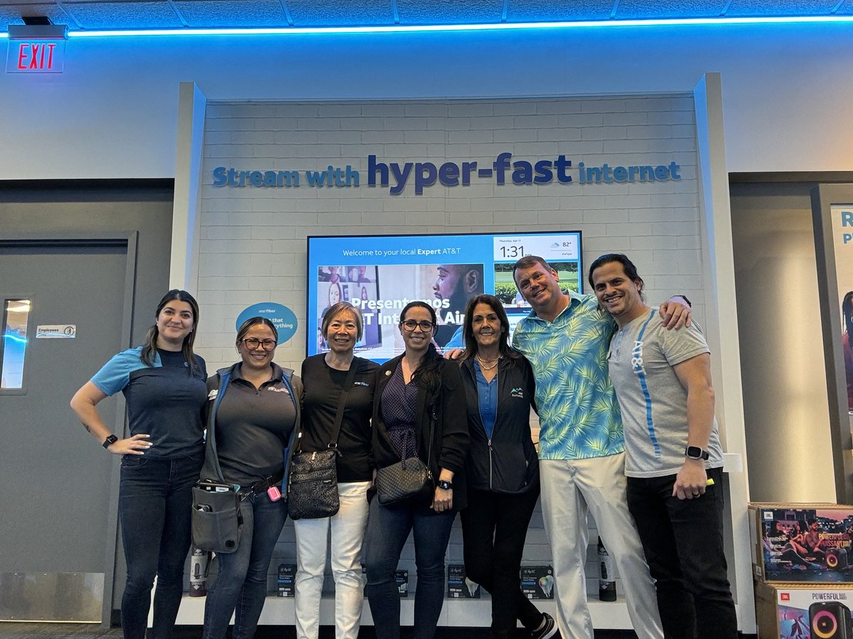 Today Lee Vista received a surprise visit from our @One_FLA Connected Communities Specialist Account Managers. We shared many strategies and ideas to win as ONE! We are super excited about this opportunity to keep growing @ATT #Fiber in our Orlando!