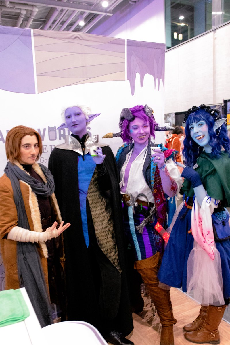 ManyWorldsTav's tweet image. Is it Thursday yet? So much Critical Role cosplay love at PAX East this year 🩷

🐠 Keyleth: @GillianFoxglove
🐦‍⬛ Vax: @theplaymatt  

🦄 Imogen: @BaeoticNeutral 

🔥 Caleb: @vvaxildan 
✨ Essek: @voidfishh 
⚔️ Mollymauk: @jara_b_sewing 
🍭 Jester: @fae_funscary