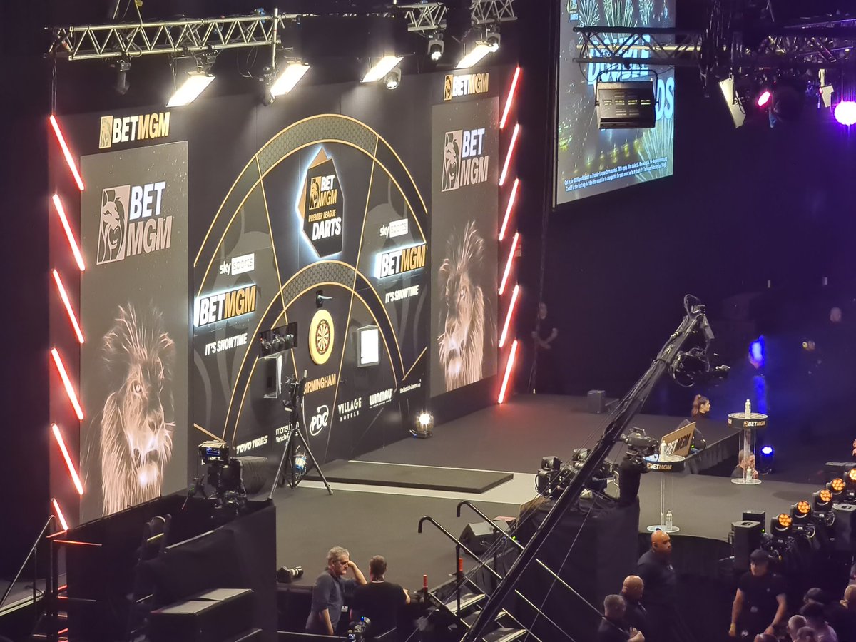 Roger180Osborne's tweet image. Birmingham!! 🎯👩🏻‍❤️‍💋‍👨🏻🍻 #PLDarts

@jleigh1993x