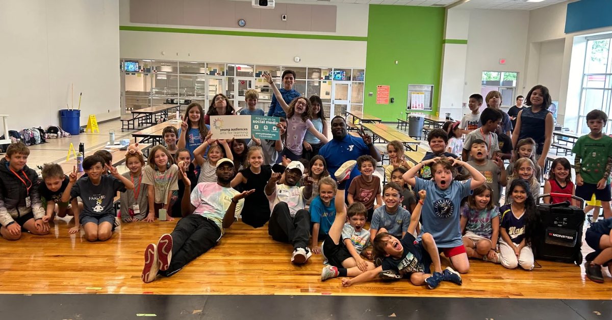 Thank you @YMCAHouston for having us out yesterday to perform! Students experienced a wonderful performance by YAH Arts Partner K-Lou that inspired healthy mind and body awareness through an #artsforlearning performance. #artsed #danceed #afterschool #ymca