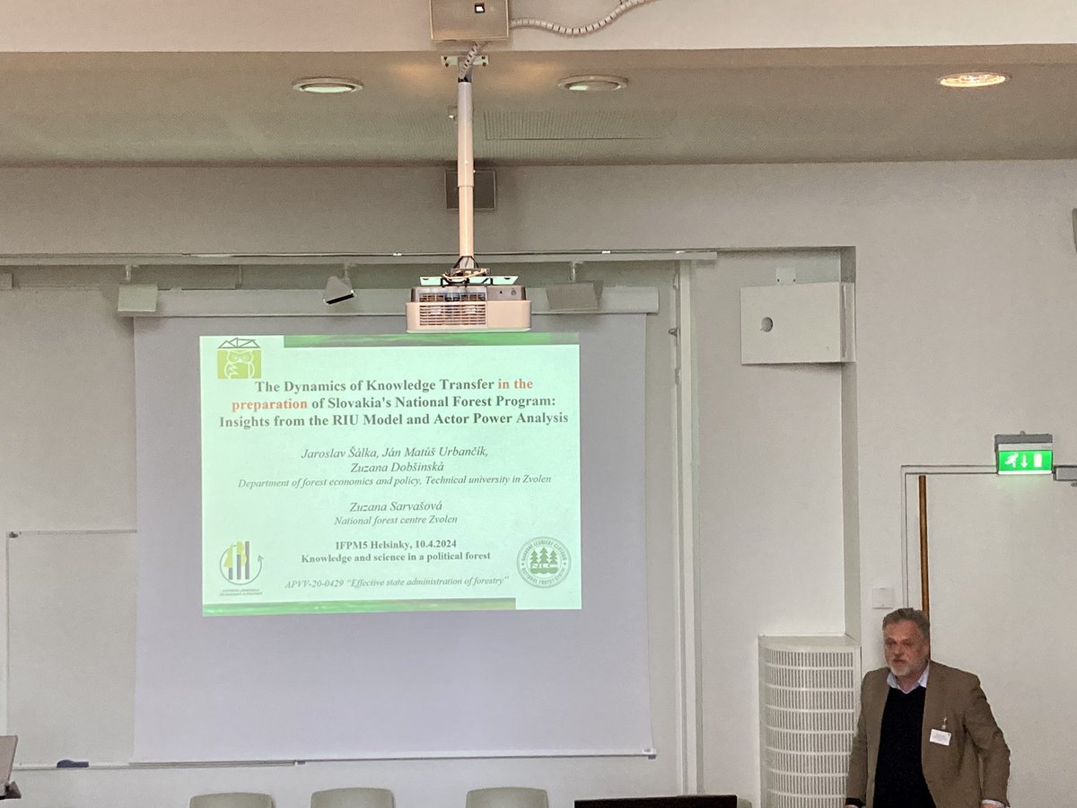 The head of the department presenting his work at the #IFPM5 Talking about RIU model and actor power analysis 
@JaroslavSalka @EFIForestPolicy @helsinkiuni 
#forest #academia