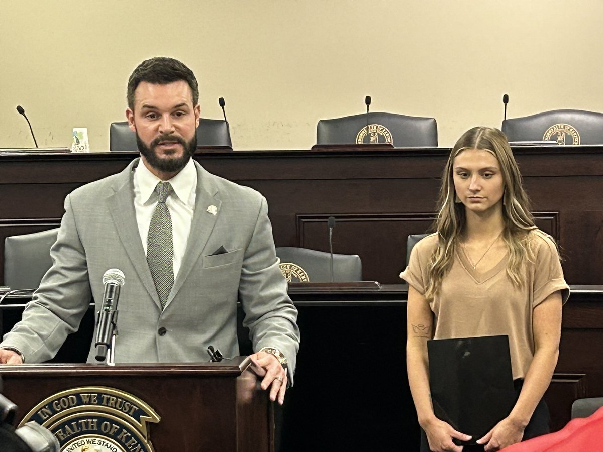 Today in Frankfort. @DavidYatesKY37 says he will try to force a vote on rape and incest exceptions to Ky’s abortion ban by filing a discharge petition. Standing with him is Hadley Duvall, for whom Hadley’s Law (SB 99) is named. “You deserve to know where they stand,” he says.