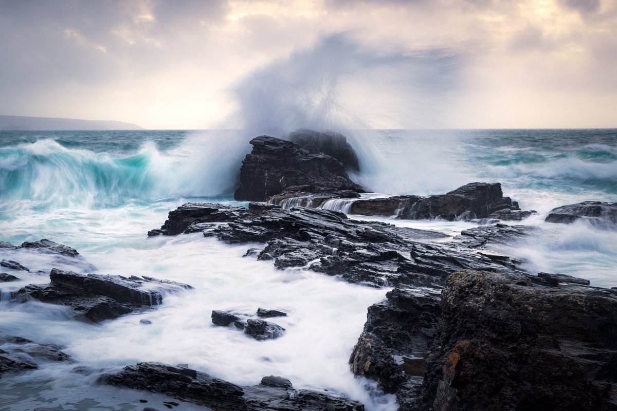 Cornwalloncam's tweet photo. Choppy seas at Godrevy in Cornwall. 
#Cornwall #photography #dramatic #stormkathleen https://t.co/sG0CThUR1u