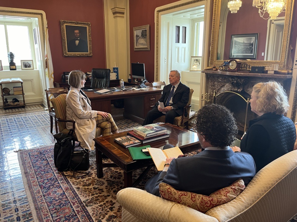 Today I met with Jill Koski, the first woman to be President & CEO at @MortonArboretum. I look forward to working with her as she oversees the organization’s Chicago Region Trees Initiative to improve tree canopy in urban areas.