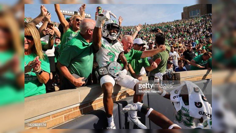 #AG2G after a great conversation with @_CoachBaker2 i am beyond blessed to have been offered by @HerdFB thanks 🙏🏽 for the opportunity to get an education and developed by 1 of the best #CoachBake @CoachHuff #WeAreMarshall #GoHeard🟢⚪️ @unclelukereal1 @miamiedison_fb…