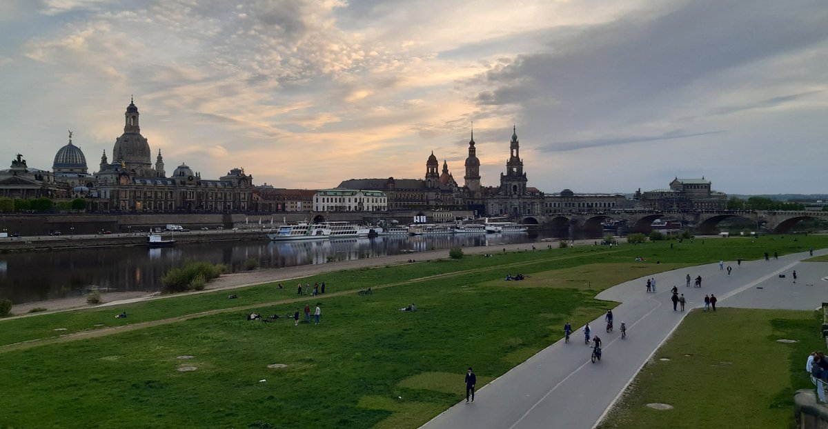 Heute Abend in #Dresden an der #Elbe in #Sachsen