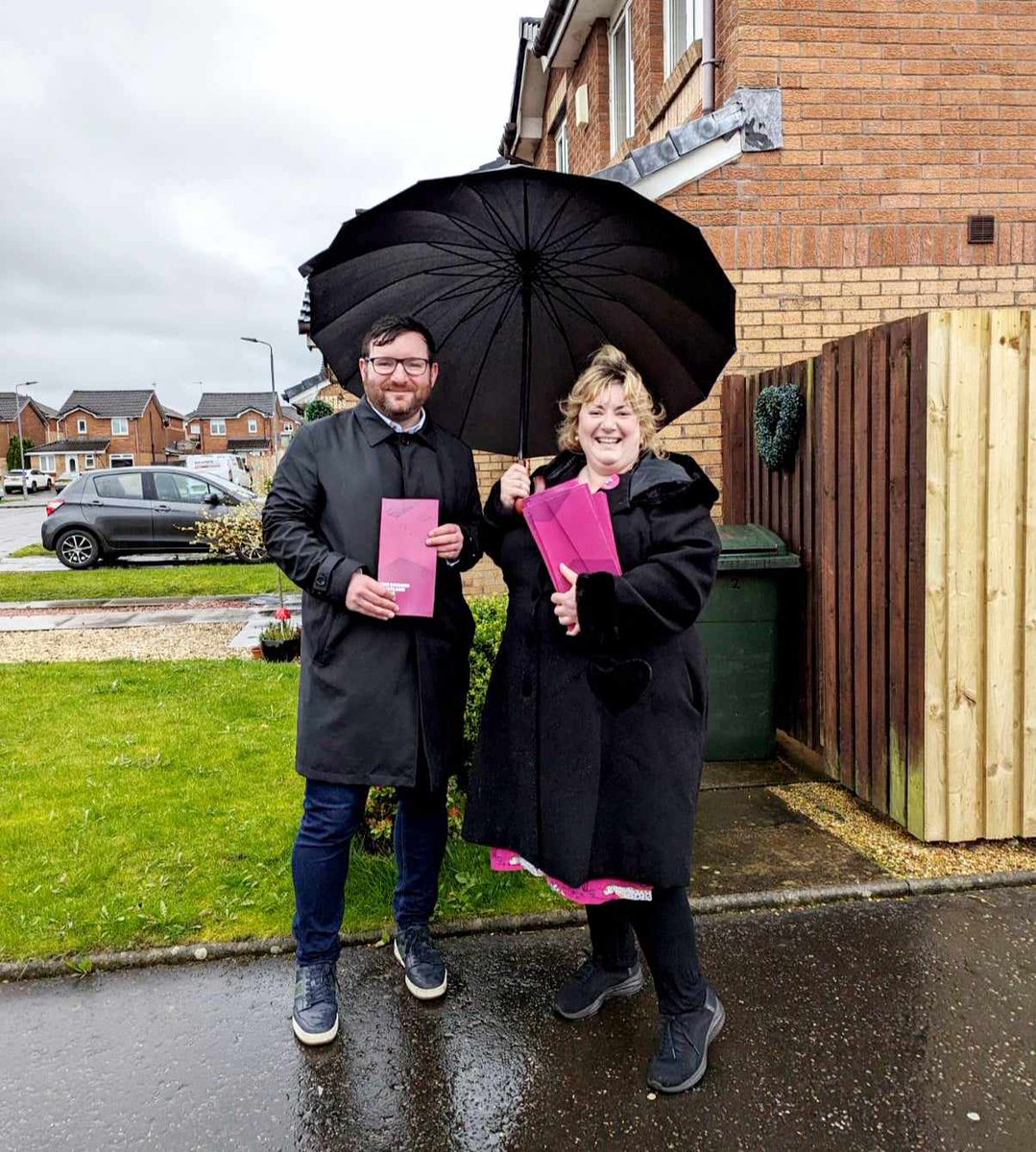 Very wet but really positive response all across Motherwell for @pamela_nash @ScottishLabour Local residents have had enough of paying the price in their daily lives for SNP and Tory Government failures. Only Labour can deliver the change Scotland needs.