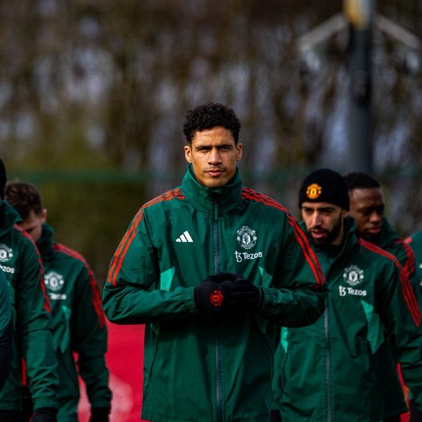 Manchester United have CONFIRMED that Raphaël Varane is aiming to be back in action before the end of the season in May after sustaining a muscle injury against Chelsea. (Mufc) #Mufc