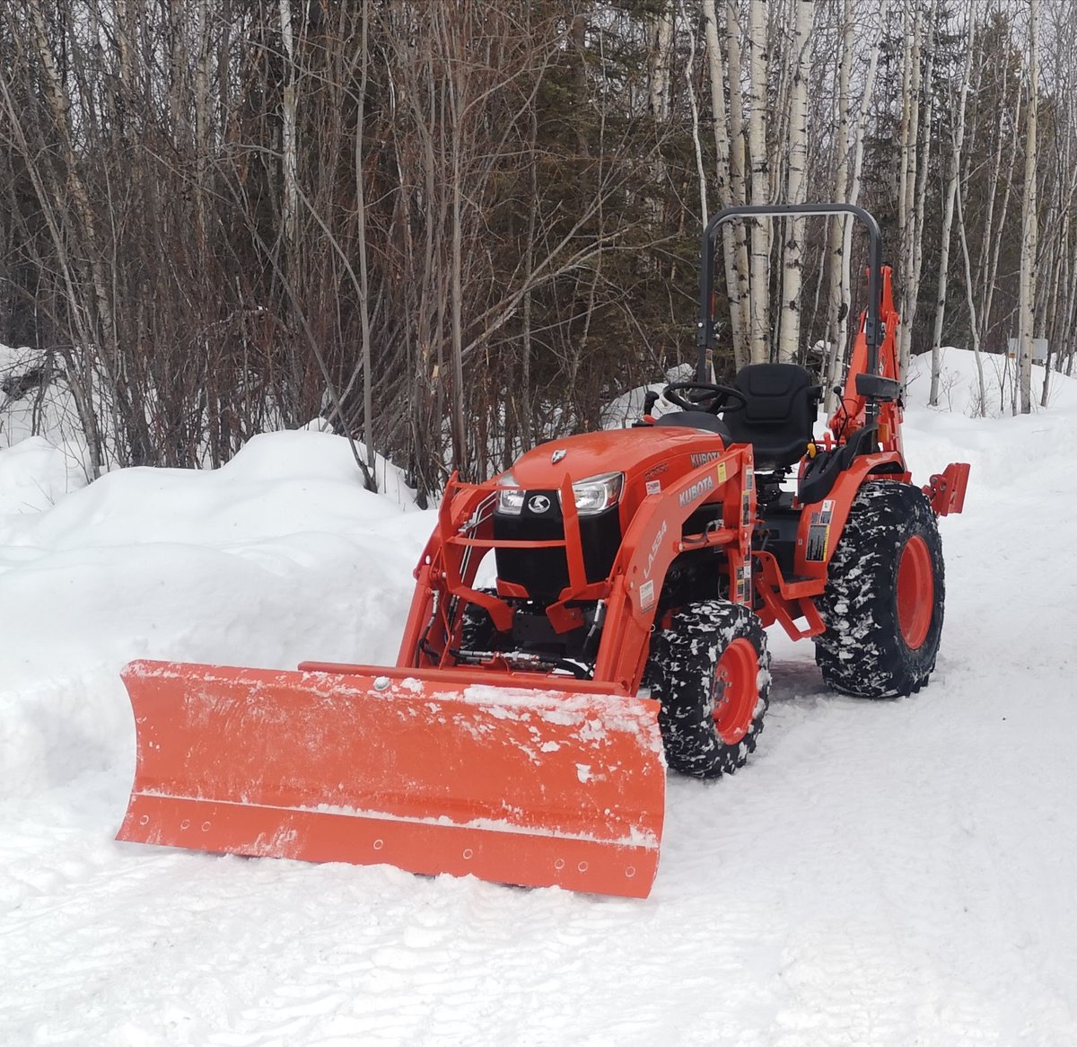 @JohnLeePettim13 I had a 2650 for a few years.  It was the most handy thing a guy could ever ask for.  The only complaint I have about Kubota is their war on aftermarket parts and the lifting ability on their loaders.  The rest was awesome, hydraulics were nice and quick