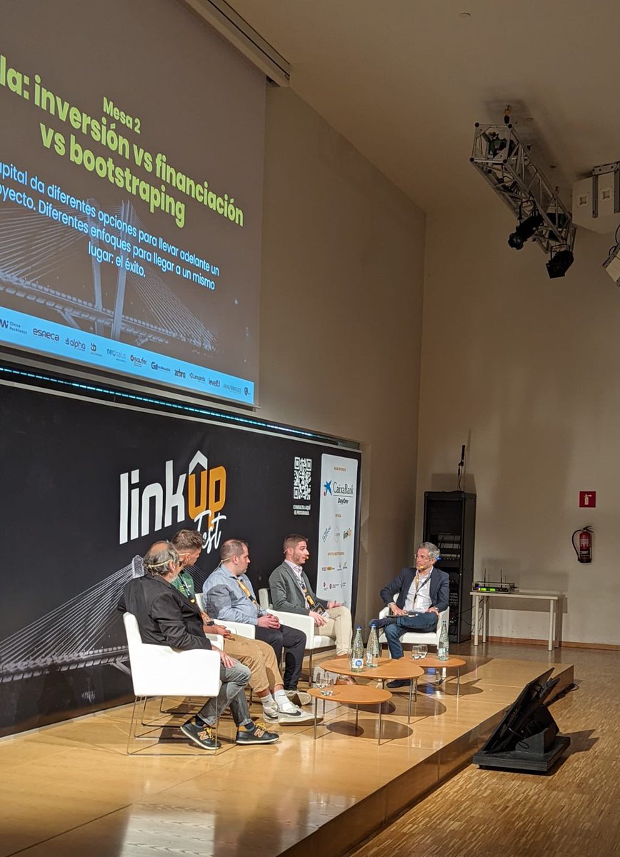 #LinkUpFest24 | Esta mañana <a href="/nacholinnan/">Nacho</a> ha participado en la mesa redonda “Batalla: Inversión vs financiación vs bootstrapping” junto con <a href="/quinof/">Quino Fernández</a>, <a href="/AticcoLab/">AticcoLab</a>; Jordi Guiu, Level4; Oriol Aldomà, <a href="/talkualfoods/">TALKUAL</a>; y Miquel Manzano, <a href="/EmprendeXXI_/">DayOne Premios EmprendeXXI</a>, quien ha ejercido como moderador.