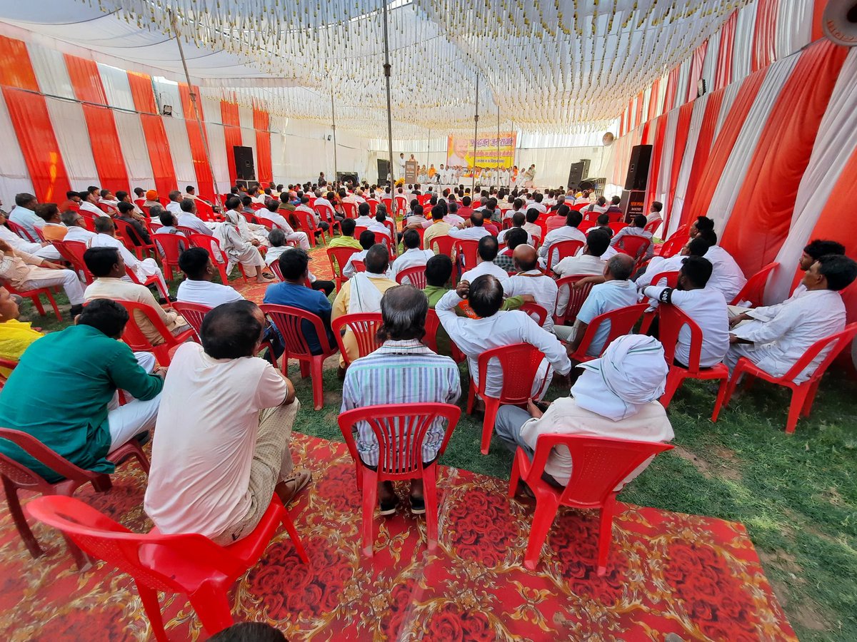 शिवा गार्डन नरवर में आयोजित प्रबुद्धजनों के जन संवाद कार्यक्रम में आज क्षेत्र के प्रबुद्ध नागरिकों से संवाद किया व कार्यक्रम को संबोधित कर उन्हें होली की शुभकामनाएं दीं...