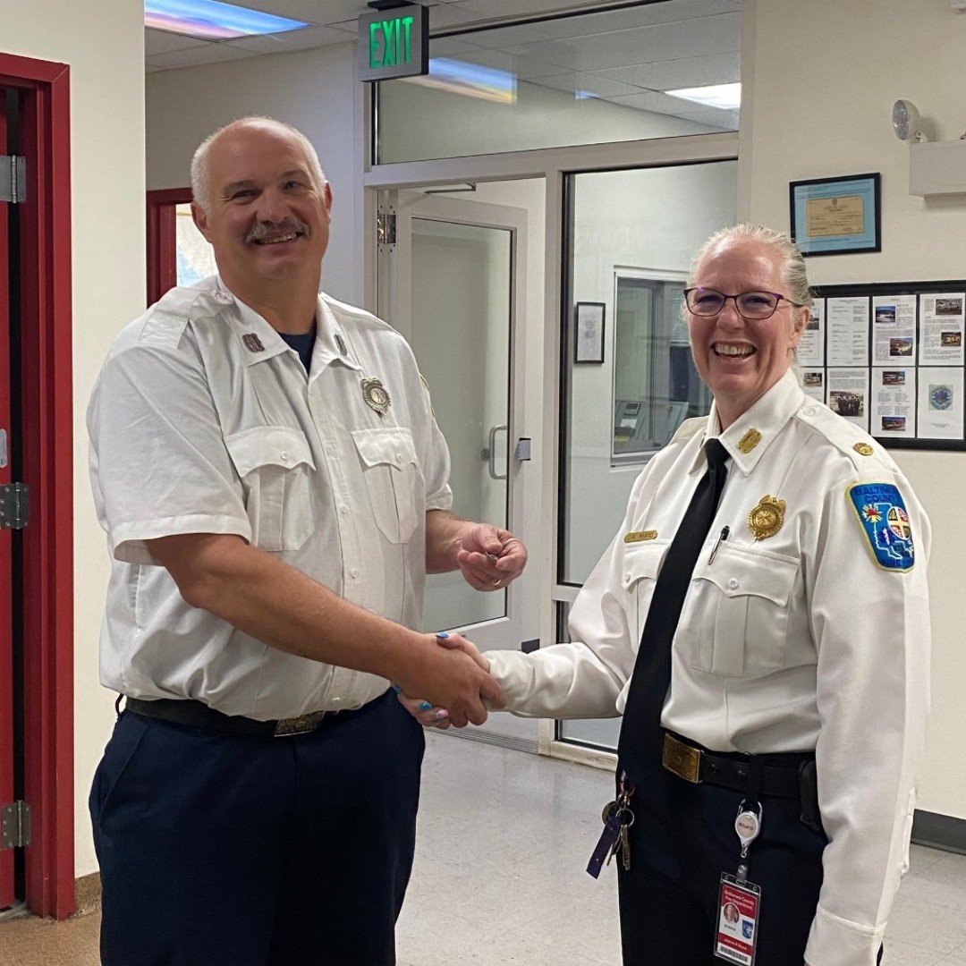 🚨MILESTONE ALERT🚨 Join Fire Chief Rund in congratulating Fire Lieutenant Richard (Bull) Snyder on 35 years of service to Baltimore County! #thankyouforyourservice (Picture: Fire Chief Rund presents Lt. Snyder with his 35-year pin)