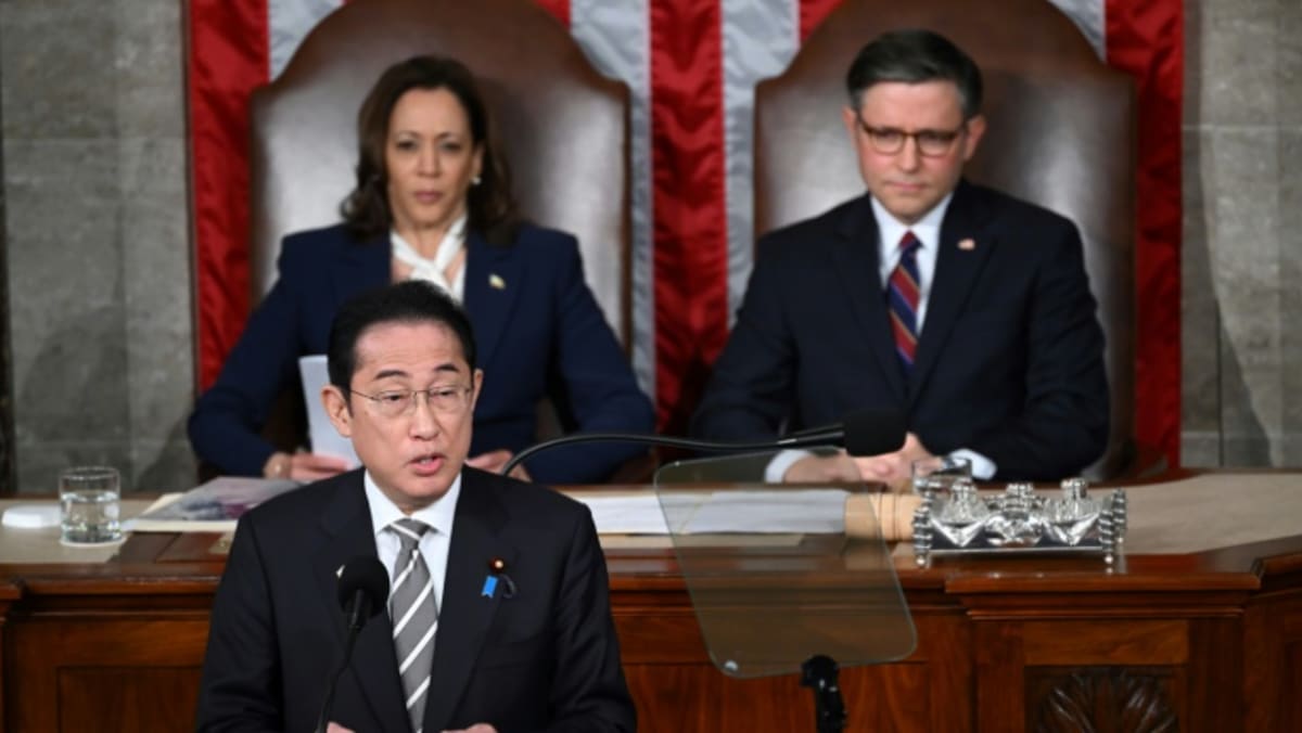 ChannelNewsAsia's tweet photo. Japan PM Kishida address US Congress, urging support for Ukraine aid https://t.co/MPAsHI2VEs https://t.co/jPzVseN2Sb
