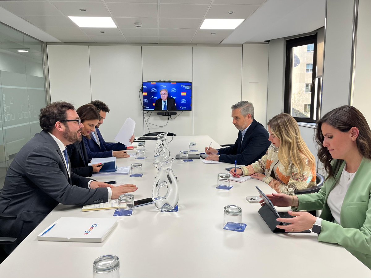 Ha sido un placer reunirnos hoy con Annette Kroeber-Riel Vicepresidente, Government Affairs y Public Policy para Europa de Google en su visita a España. Hemos hablado de protección a menores, de Inteligencia Artificial y de los nuevos retos tecnológicos.