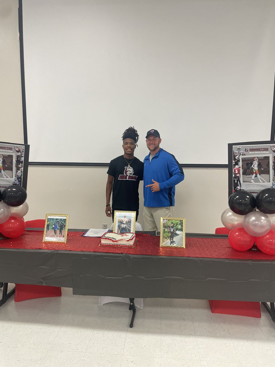 Congrats to 2024 DB Jihad Brown on his signing today! 🙏✍️📈 #TowWay or #NoWay 🔸🐝🔹