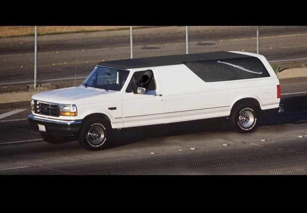 OJ's Hearse Doing 25 MPH on the freeway with a police escort of 50 squad cars