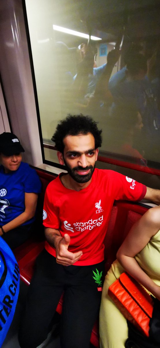 Hoy me acordé de este tipo que estaba en el subte de Estambul yendo a la final de la Champions. Es parecido a alguien, no?