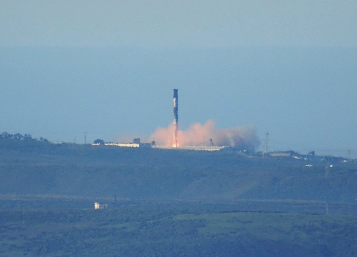 This morning's round trip of Falcon 9 carrying USSF-62 to orbit from a hillside a few miles north. The marine layer held offshore but there was a lot of early morning heat shimmer in the air. Beautiful launch and landing regardless. Almost no one around watching this flight. 📷