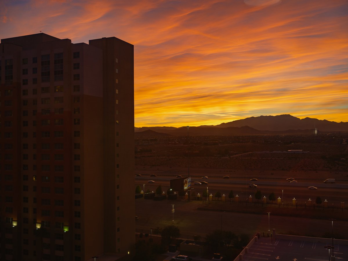 versatilityrnj's tweet image. Cool Nevada Could Formations.