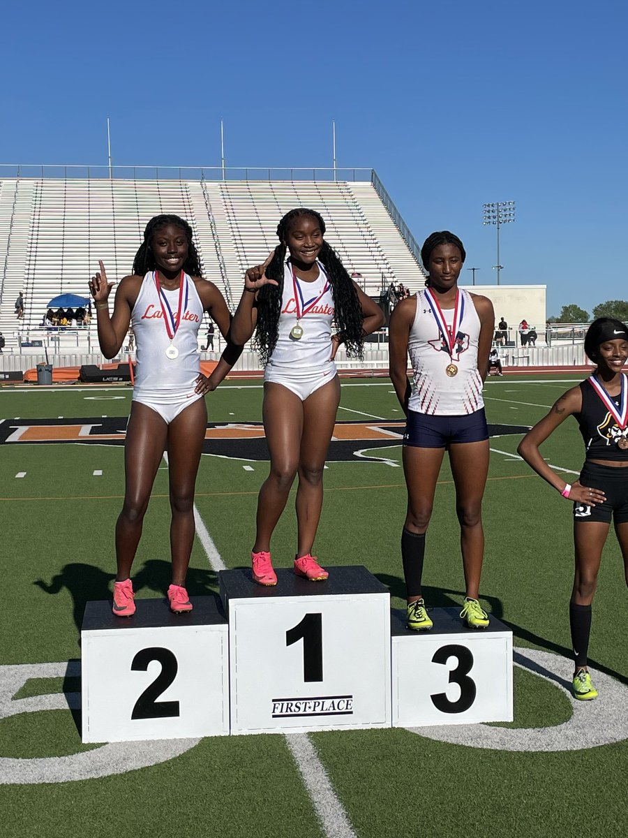 1st and 2nd place in the 100m hurdles in District 13/14 🐅🐅 @WeboTigerSports @JettKirsten @TeachingTippit