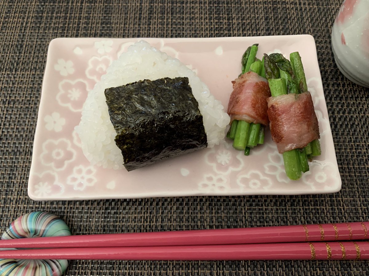 Good morning friends.

It’s beautiful sunny and warm morning today too.

I have to go to Mie prefecture for work but it’s good weather so I think I’ll enjoy driving 🚐

Today’s breakfast 
“Mini onigiri “
“Asparagus rolled with bacon”

Have a nice day all😉💕

#japanesefood