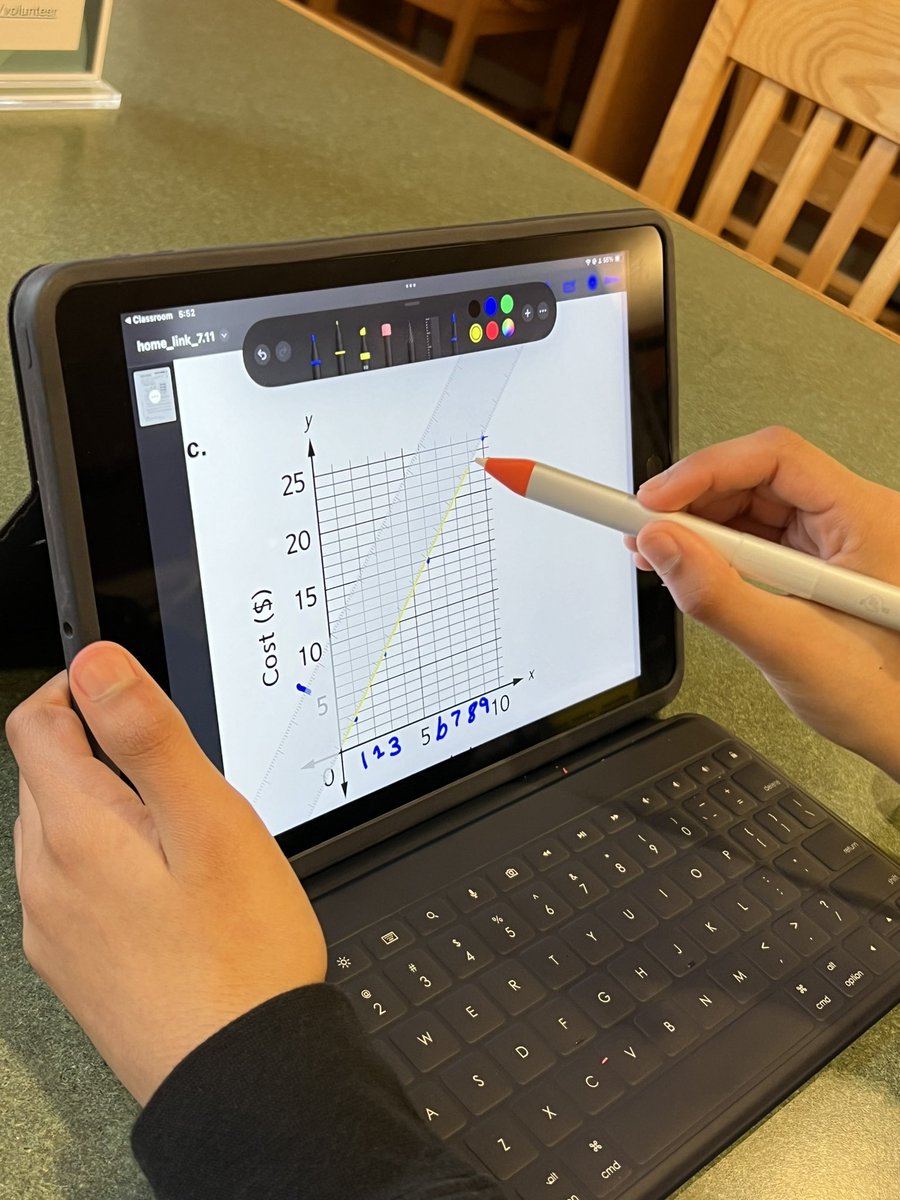 One of my favorite features in @AppleEDU #Freeform: the ruler! Such a helpful tool for more precise practice📈