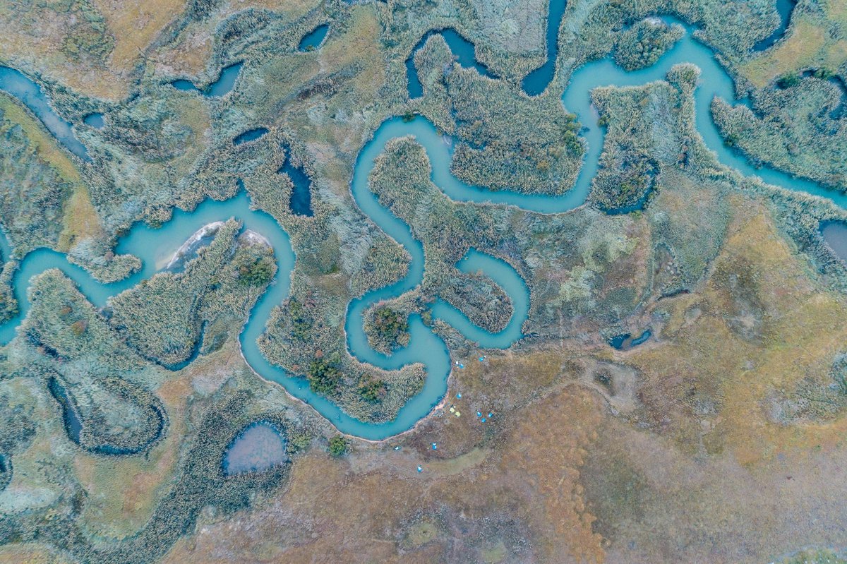 Communities worldwide rely on clean, plentiful water sources. Explore this ArcGIS #StoryMaps collection of river stories. #WorldWaterDay 💧 

And learn about the complex relationship between rivers and communities — up and downstream.  ow.ly/ARv050R0YTI

📷: Blue Water GIS