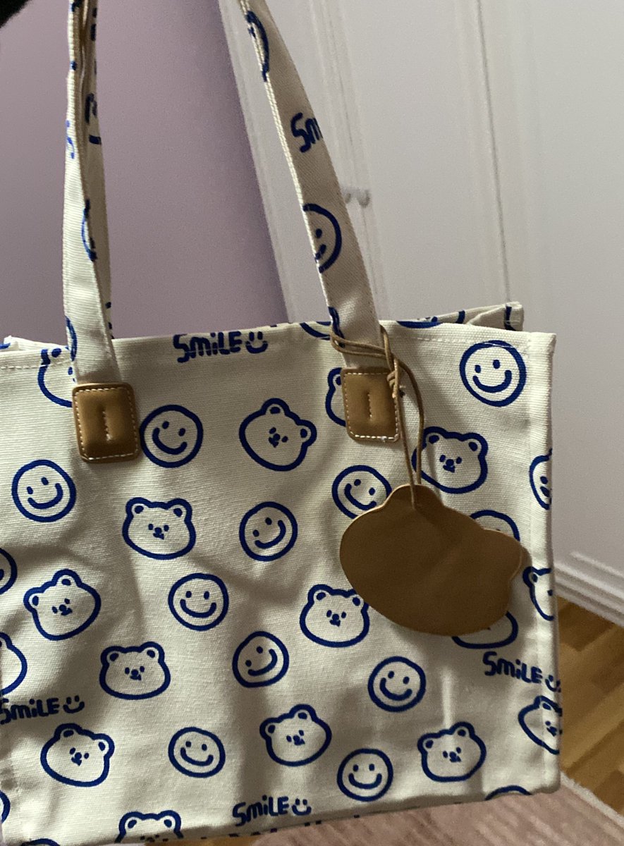 yeni aldigim cantaya bakin ASKIMDAN BAYILCAM