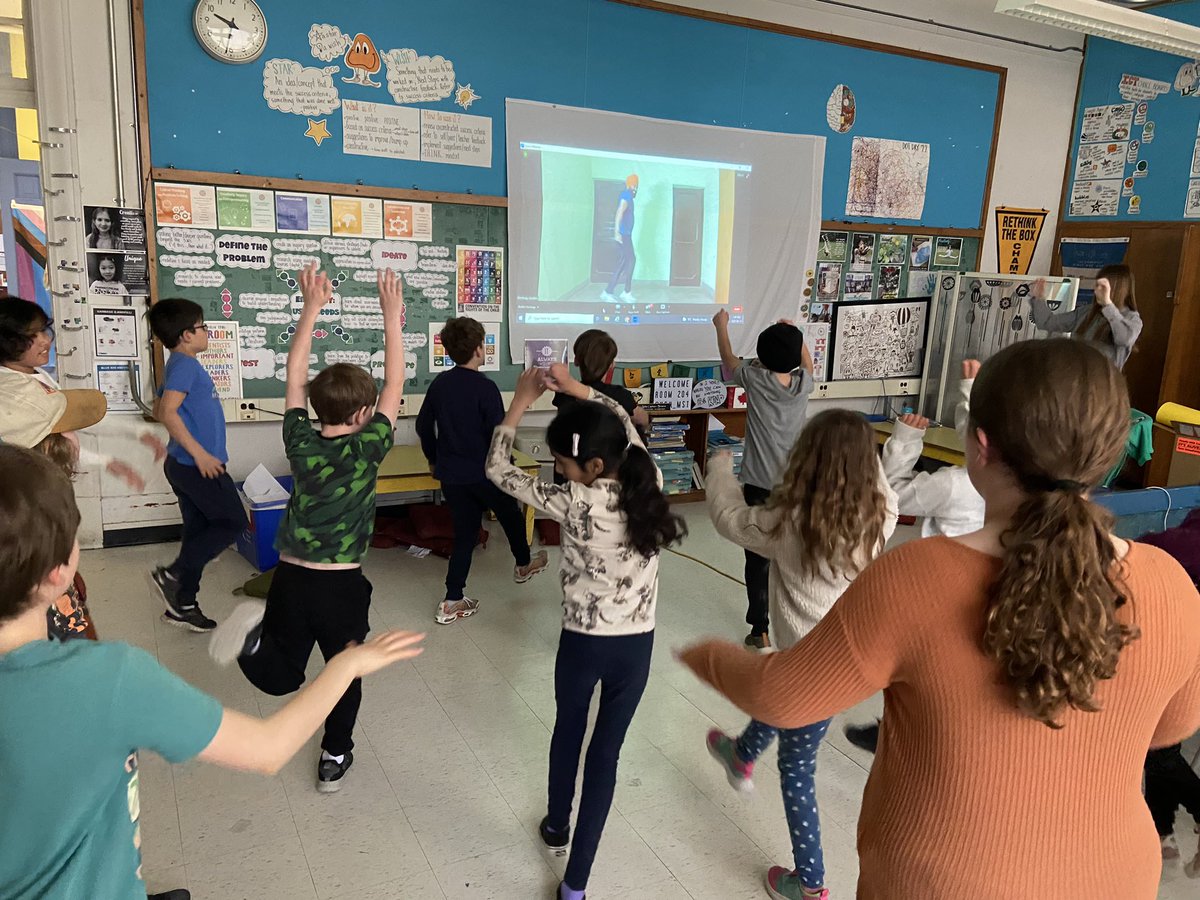 An awesome afternoon session with @gurdeepPandher hosting Bhangra presentation for #SikhHeritageMonth! Students danced with joy 🎶 #GurdeepDances #ChardiKala @TDSB_SHM @tdsb