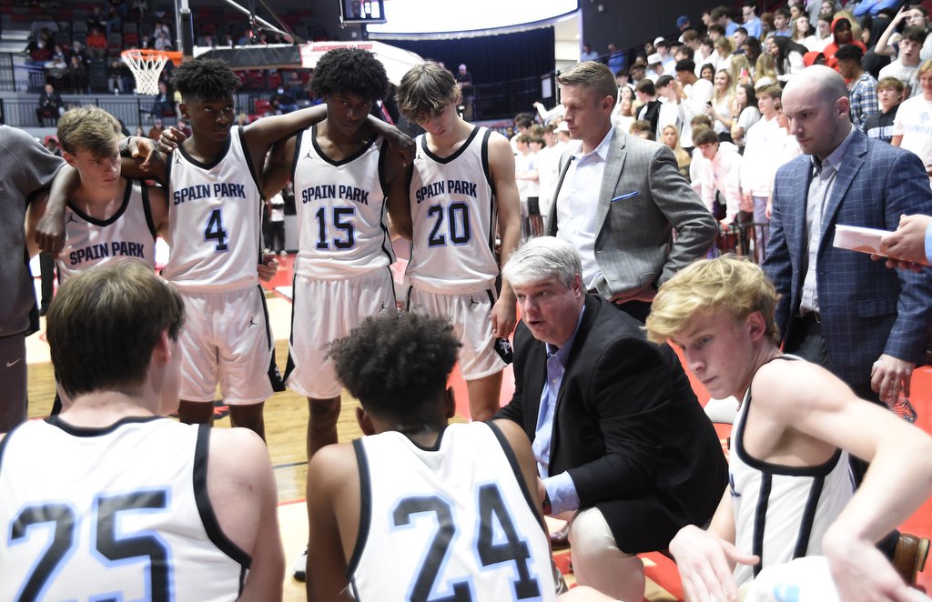 High school basketball: Chris Laatsch has been approved as the new boys basketball coach at Orange Beach High. Laatsch takes over the Makos, excited for the opportunity while expressing sincere gratitude for his time at Spain Park. Story: hooversun.com/sports/spain-p…