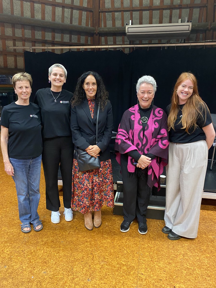 Here is the galvanising and always impressive Prof Margaret Mutu, with @moanatribe, at Samoa House last month (written report & video). A masterclass in cross-cultural education - info transfer with warmth and humour. Please retweet. awc.org.nz/korero-with-ma…